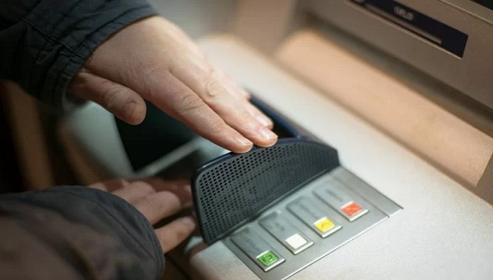 Lấy Lại Mã Pin Thẻ ATM Vietcombank Có Mất Phí Không?