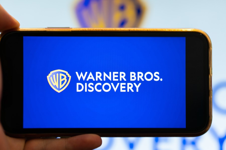 Wells Fargo nâng xếp hạng cổ phiếu Warner Bros. Discovery
