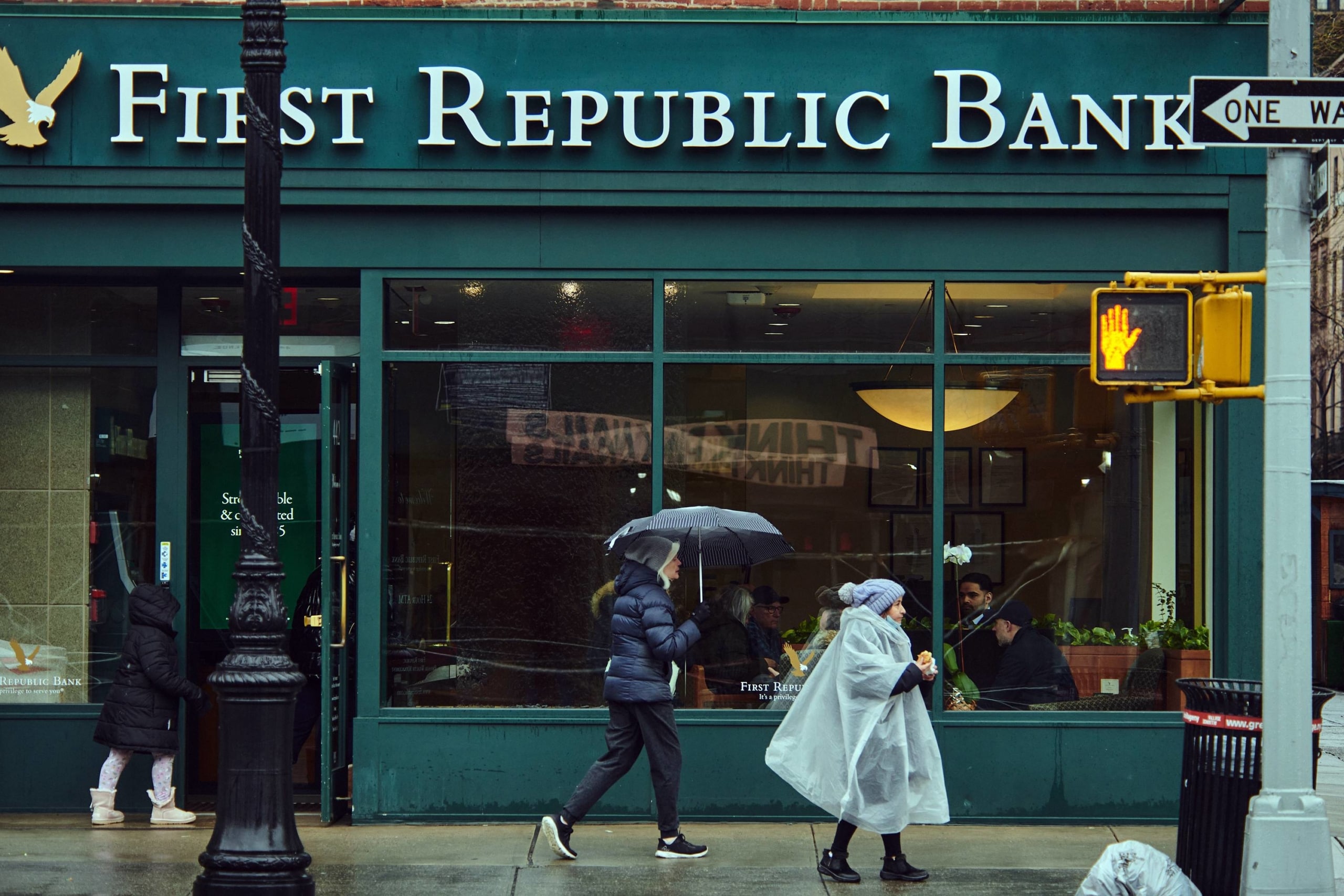 Liệu First Republic Bank Có Sụp Đổ Trước Khủng Hoảng Này?