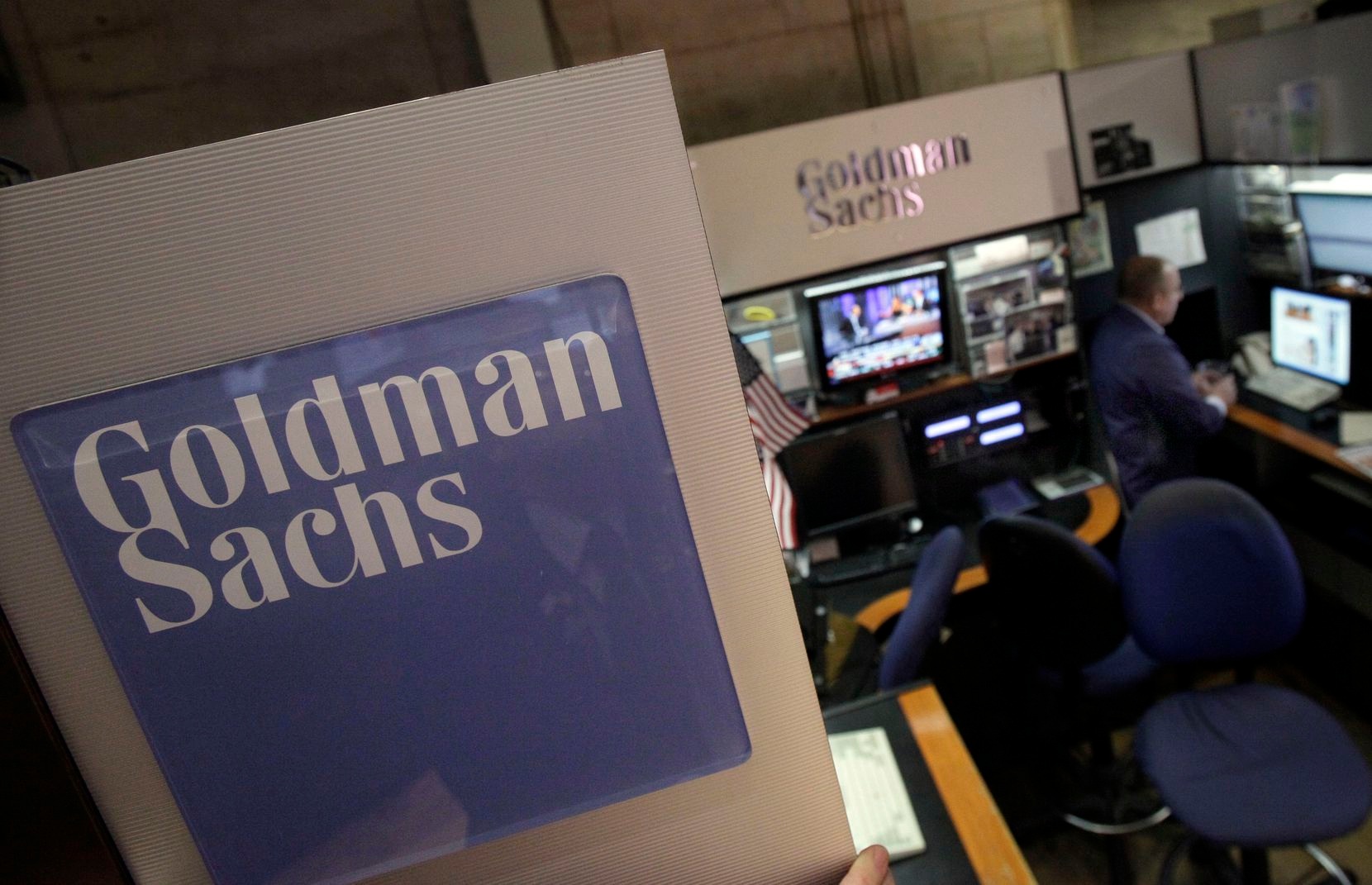 Goldman Sachs bị phạt 7,2 triệu USD vì sai phạm trong báo cáo